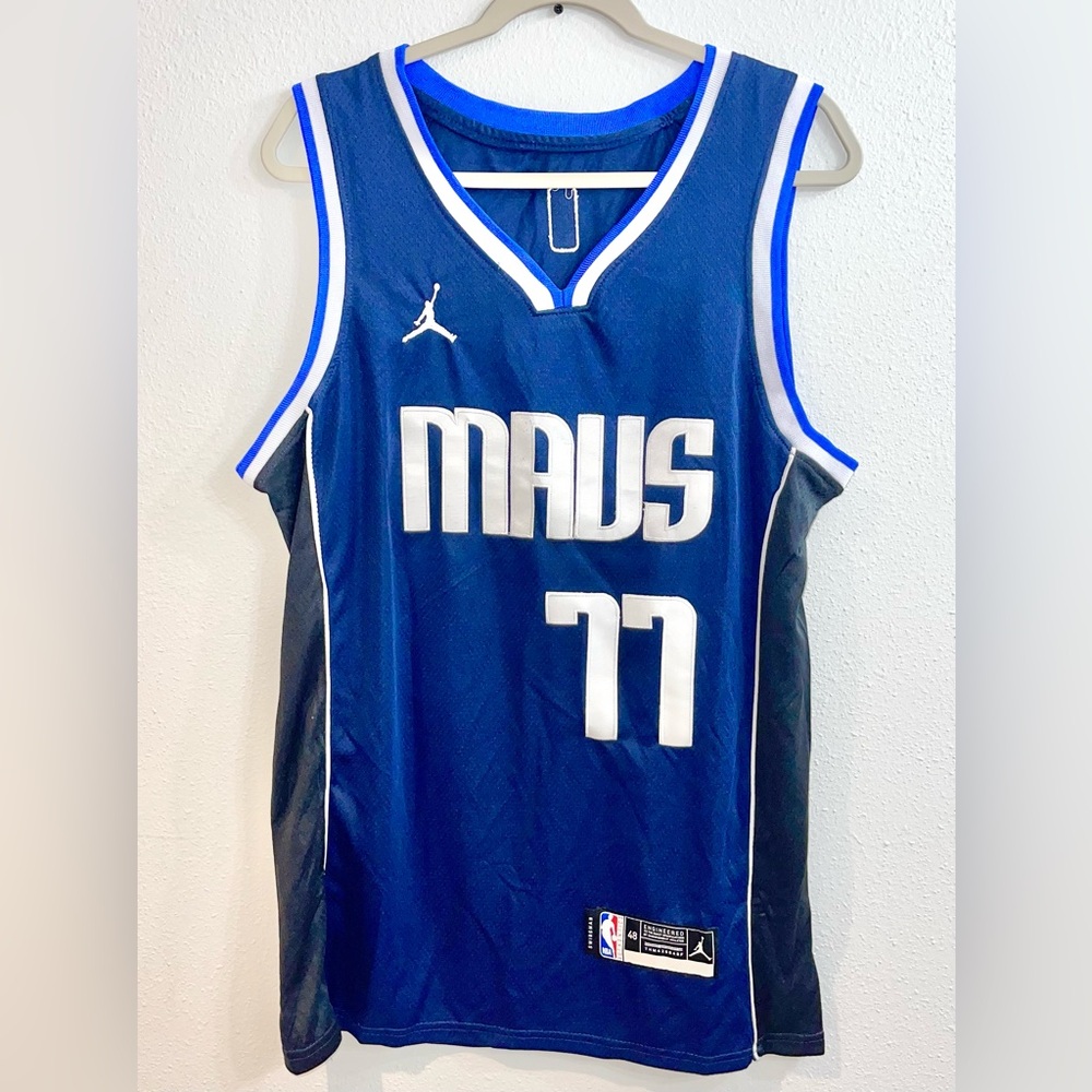 Luka Dončić Mavs Basketball Jersey #77 size 48